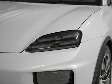 PORSCHE Macan Electric PASM Panorama Lenkradheizung
