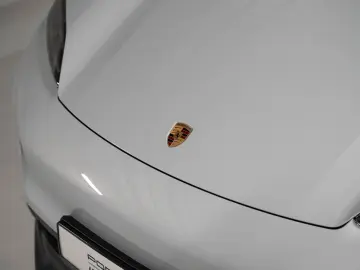 PORSCHE Macan Electric PASM Panorama Lenkradheizung