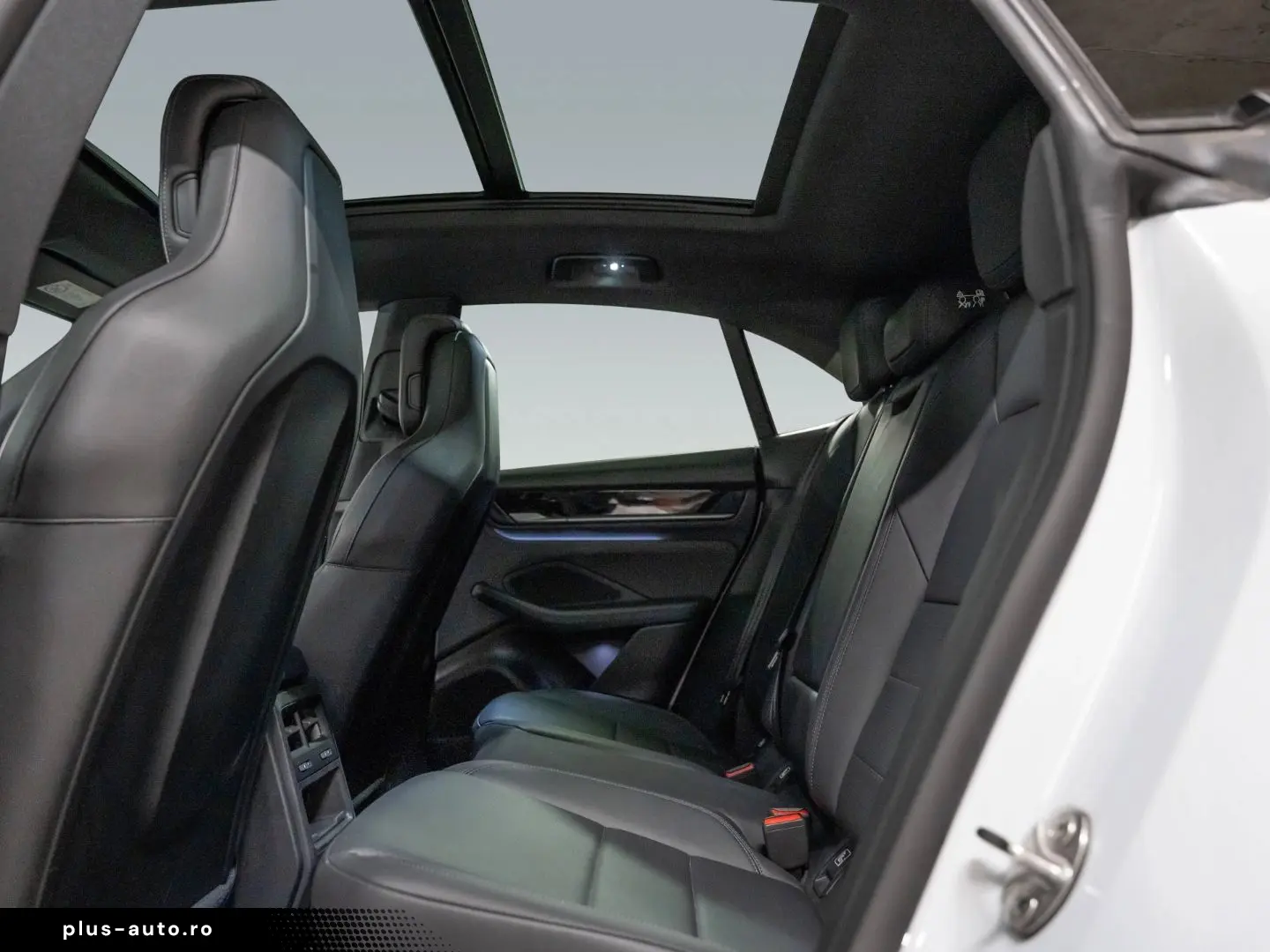 PORSCHE Macan Electric PASM Panorama Lenkradheizung