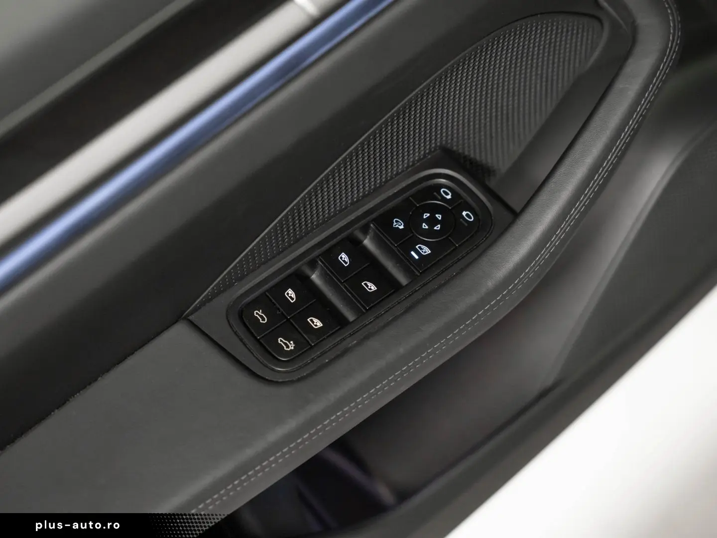 PORSCHE Macan Electric PASM Panorama Lenkradheizung