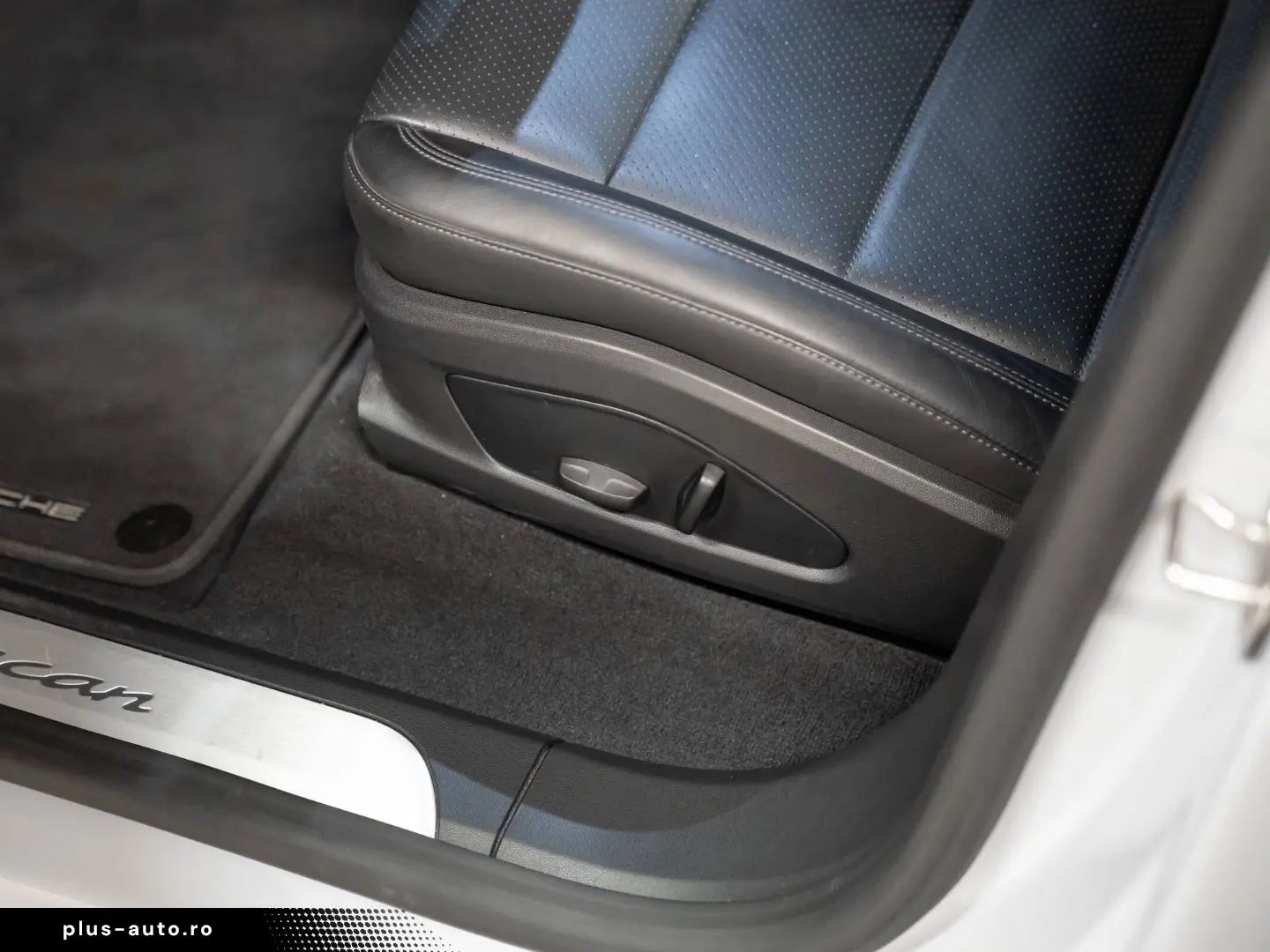 PORSCHE Macan Electric PASM Panorama Lenkradheizung