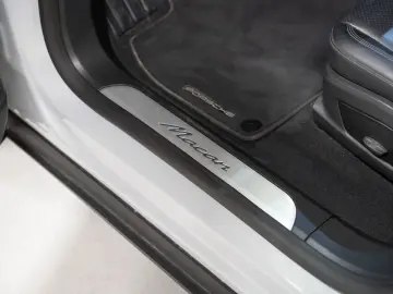 PORSCHE Macan Electric PASM Panorama Lenkradheizung