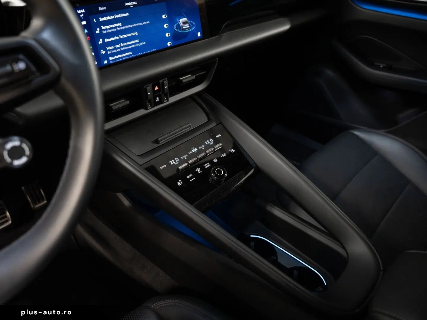 PORSCHE Macan Electric PASM Panorama Lenkradheizung
