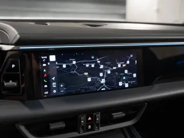 PORSCHE Macan Electric PASM Panorama Lenkradheizung