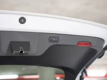 PORSCHE Macan Electric PASM Panorama Lenkradheizung