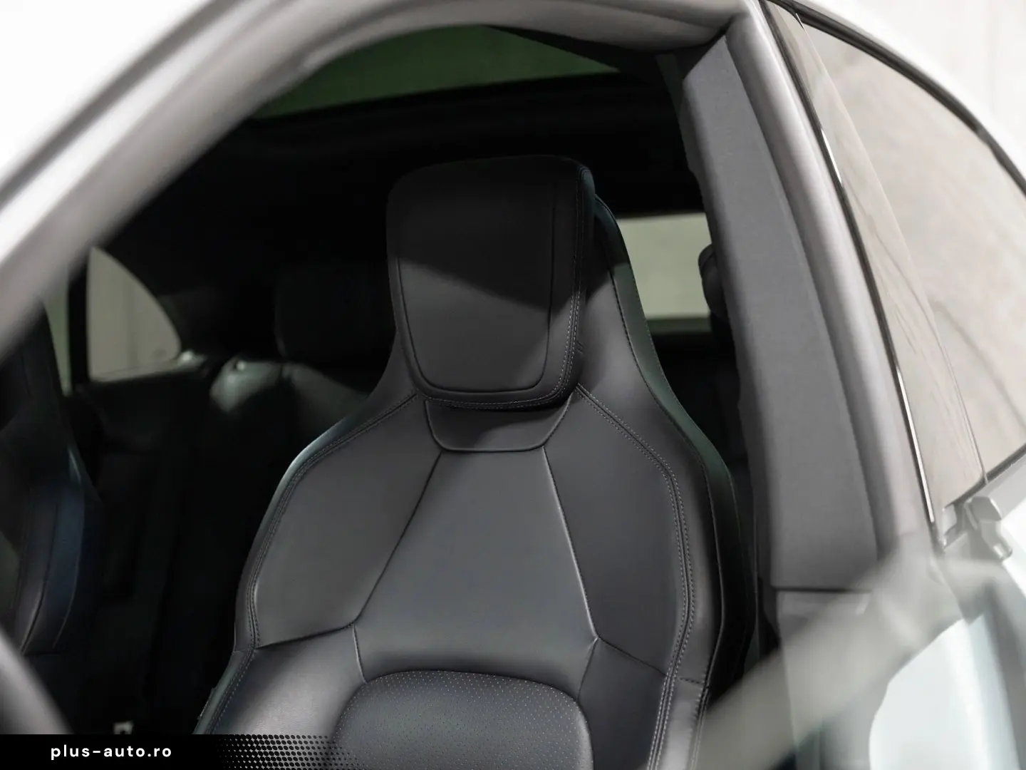 PORSCHE Macan Electric PASM Panorama Lenkradheizung