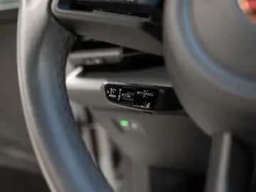 PORSCHE Macan Electric PASM Panorama Lenkradheizung