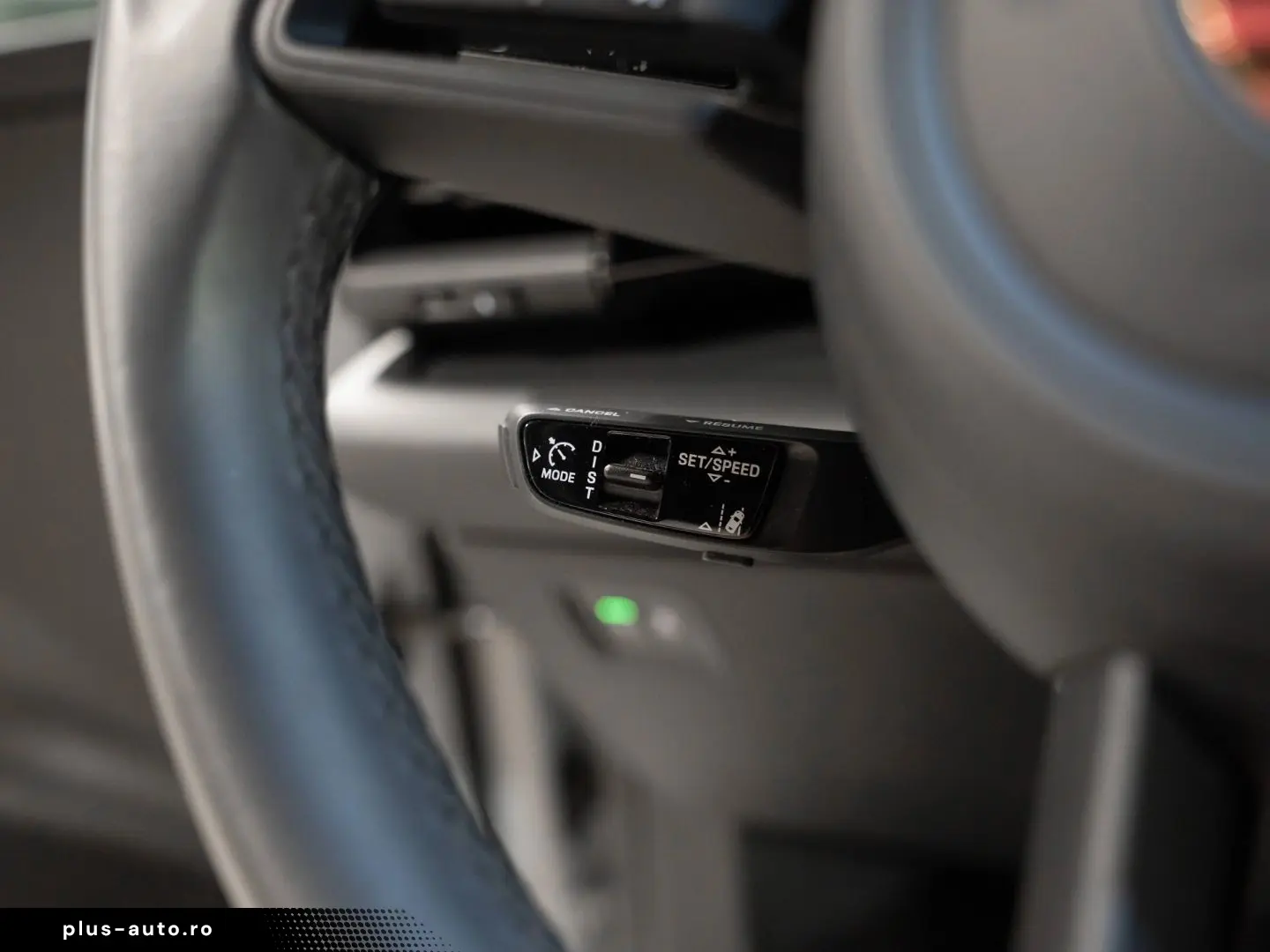 PORSCHE Macan Electric PASM Panorama Lenkradheizung