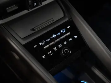 PORSCHE Macan Electric PASM Panorama Lenkradheizung