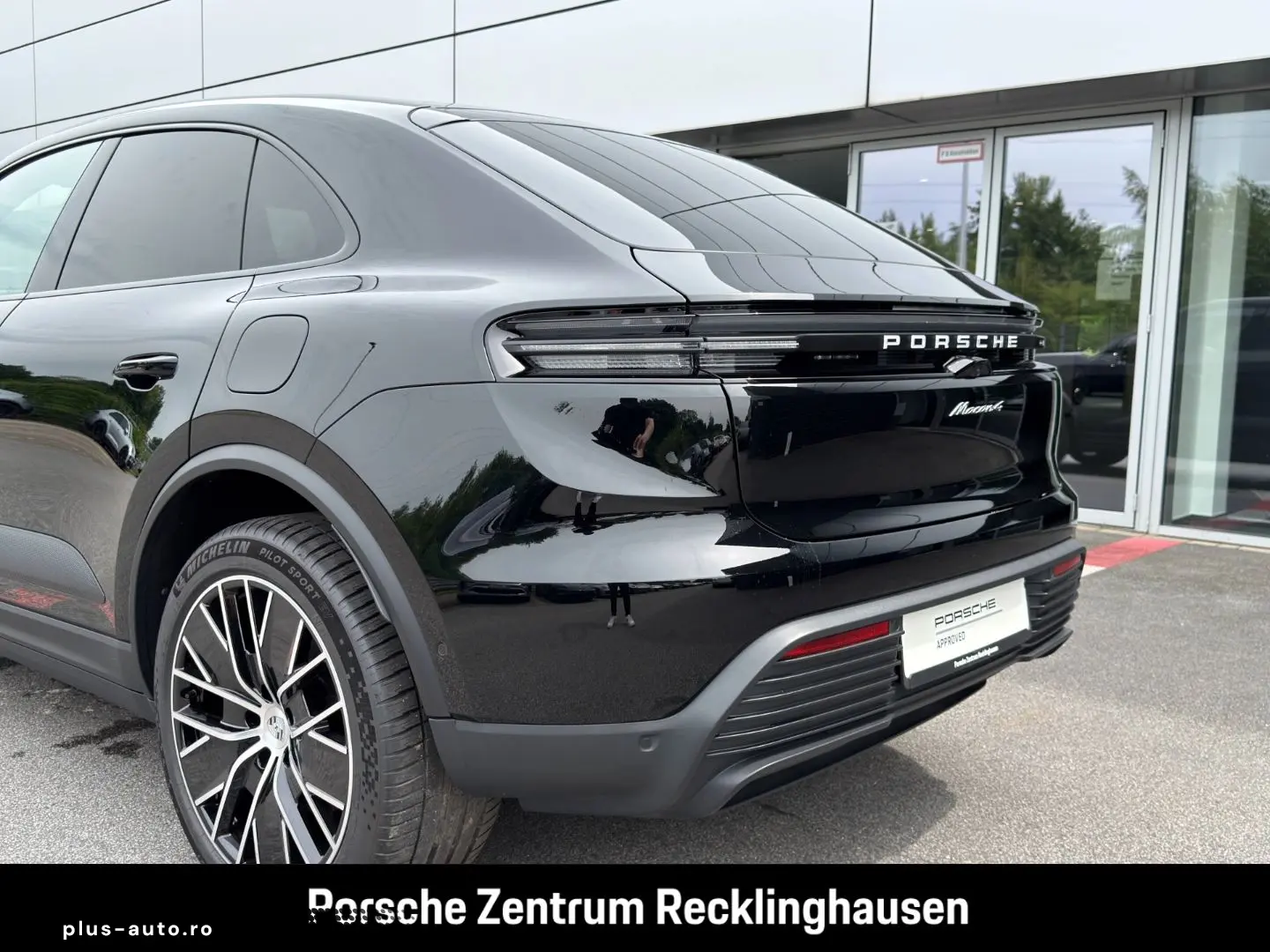 PORSCHE Macan 4 InnoDrive LED-Matrix Luftfederung BOSE
