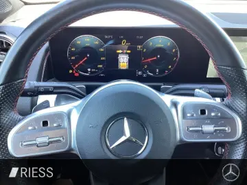 MERCEDES-BENZ GLB 250 4M AMG AHK Distr. LED Navi PDC Keyless
