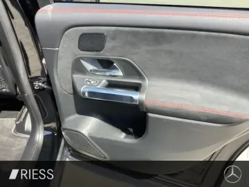 MERCEDES-BENZ GLB 250 4M AMG AHK Distr. LED Navi PDC Keyless