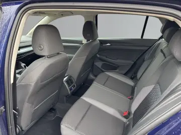 VW Golf VIII Life 1.0 TSI LED SHZ ACC PDC Navi Alu