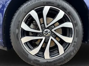 VW Golf VIII Life 1.0 TSI LED SHZ ACC PDC Navi Alu