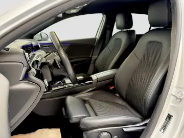 MERCEDES-BENZ A 200 DIESEL LED 1HAND AMBIENTE CARBON…