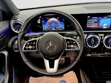 MERCEDES-BENZ A 200 DIESEL LED 1HAND AMBIENTE CARBON…