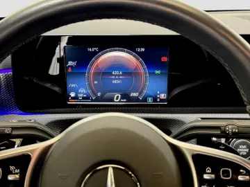 MERCEDES-BENZ A 200 DIESEL LED 1HAND AMBIENTE CARBON…