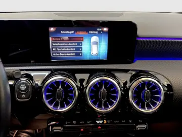 MERCEDES-BENZ A 200 DIESEL LED 1HAND AMBIENTE CARBON…