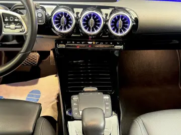 MERCEDES-BENZ A 200 DIESEL LED 1HAND AMBIENTE CARBON…