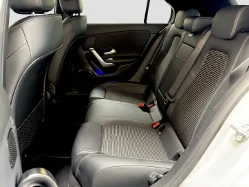 MERCEDES-BENZ A 200 DIESEL LED 1HAND AMBIENTE CARBON…