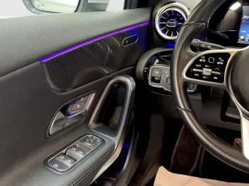 MERCEDES-BENZ A 200 DIESEL LED 1HAND AMBIENTE CARBON…
