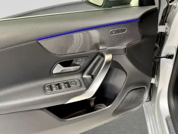 MERCEDES-BENZ A 200 DIESEL LED 1HAND AMBIENTE CARBON…