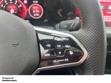 VW Golf GTI 2.0 TSI DSG NAVI AHK PANO DCC KAM ACC L