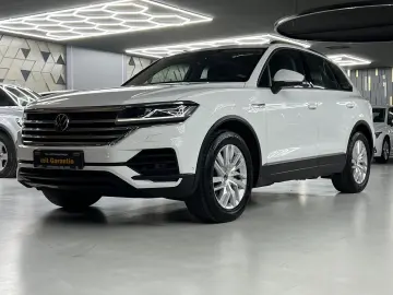 VW Touareg 4Motion 3.0 TSI PANO LED VIRTUAL LUFT CA