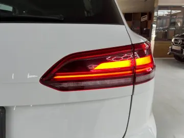 VW Touareg 4Motion 3.0 TSI PANO LED VIRTUAL LUFT CA