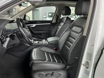 VW Touareg 4Motion 3.0 TSI PANO LED VIRTUAL LUFT CA