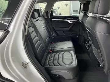 VW Touareg 4Motion 3.0 TSI PANO LED VIRTUAL LUFT CA