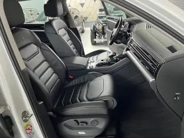 VW Touareg 4Motion 3.0 TSI PANO LED VIRTUAL LUFT CA