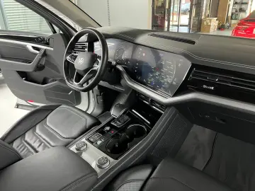 VW Touareg 4Motion 3.0 TSI PANO LED VIRTUAL LUFT CA