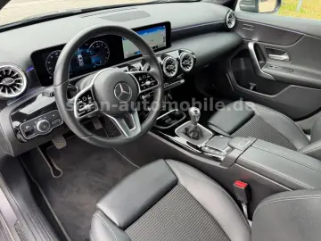 MERCEDES-BENZ A 180 Progressive Wides Leder Navi Kam…