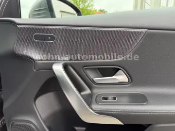 MERCEDES-BENZ A 180 Progressive Wides Leder Navi Kam…