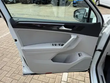 VW Tiguan Elegance e-Hybrid R-Kam AHK ACC Matrix
