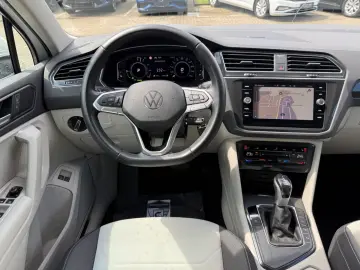 VW Tiguan Elegance e-Hybrid R-Kam AHK ACC Matrix