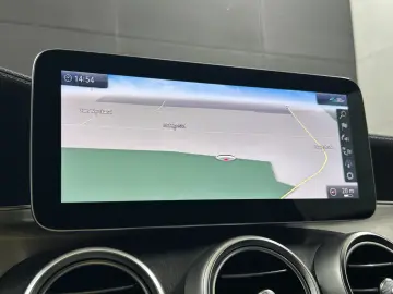 MERCEDES-BENZ C 300 AMG-Line Keyless Carplay LED Nav…