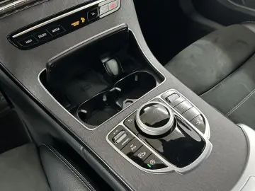 MERCEDES-BENZ C 300 AMG-Line Keyless Carplay LED Nav…
