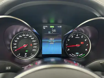 MERCEDES-BENZ C 300 AMG-Line Keyless Carplay LED Nav…