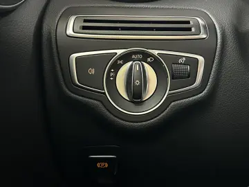 MERCEDES-BENZ C 300 AMG-Line Keyless Carplay LED Nav…