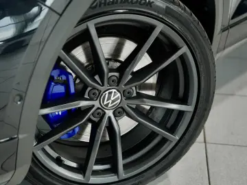 VW T-Roc R 4M  2.H  19  Pano  AKRA  beats  ACC
