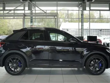VW T-Roc R 4M  2.H  19  Pano  AKRA  beats  ACC