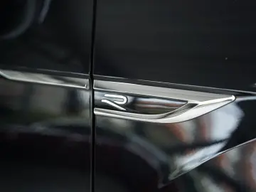 VW T-Roc R 4M  2.H  19  Pano  AKRA  beats  ACC
