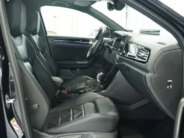 VW T-Roc R 4M  2.H  19  Pano  AKRA  beats  ACC