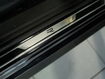 VW T-Roc R 4M  2.H  19  Pano  AKRA  beats  ACC