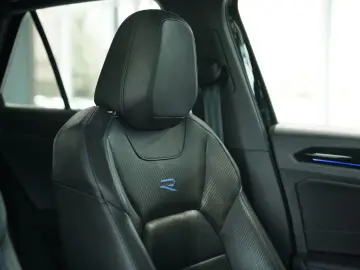 VW T-Roc R 4M  2.H  19  Pano  AKRA  beats  ACC
