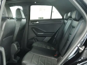 VW T-Roc R 4M  2.H  19  Pano  AKRA  beats  ACC
