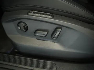 VW T-Roc R 4M  2.H  19  Pano  AKRA  beats  ACC