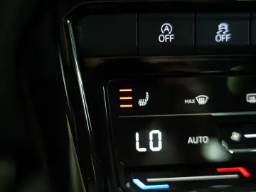 VW T-Roc R 4M  2.H  19  Pano  AKRA  beats  ACC